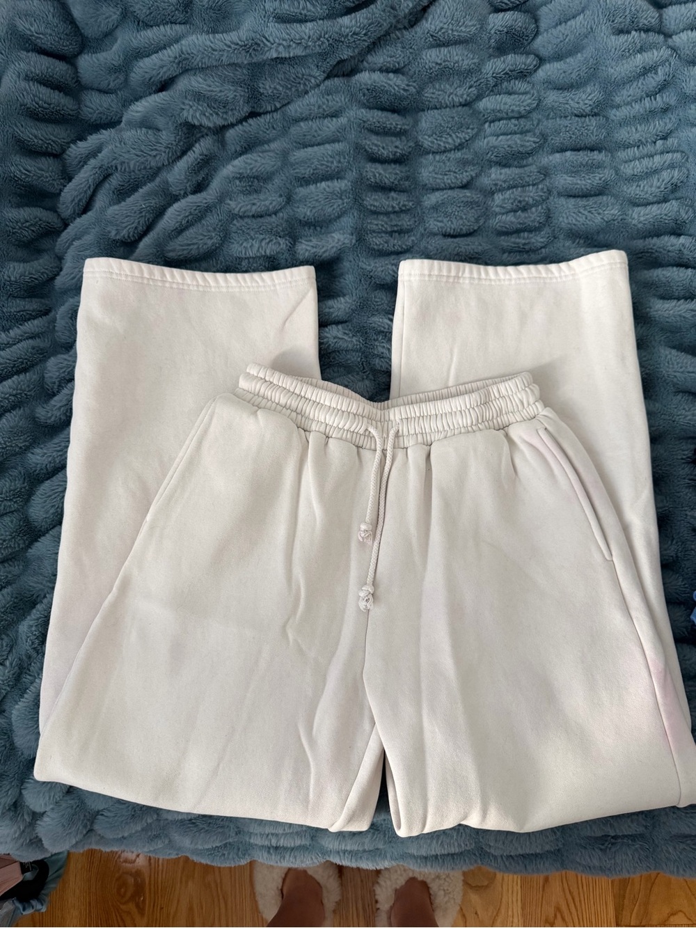 Relaxed Wide-Leg Drawstring Pants in White